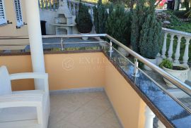 IKA - OPRIĆ - APARTMAN OD DVIJE STAMBENE JEDINICE SA BAZENOM, Opatija - Okolica, House