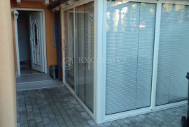 IKA - OPRIĆ - APARTMAN OD DVIJE STAMBENE JEDINICE SA BAZENOM, Opatija - Okolica, Σπίτι