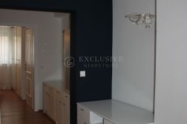 KRK, VRBNIK - PREKRASNA APARTMANSKA VILA U PRVOME REDU DO MORA, Vrbnik, Дом