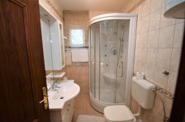 CRIKVENICA - VRHUNSKA APARTMANSKA KUĆA NADOMAK MORA, Crikvenica, Maison