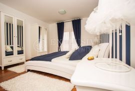 CRIKVENICA - VRHUNSKA APARTMANSKA KUĆA NADOMAK MORA, Crikvenica, Ev