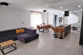 Dio duplex kuće, novogradnja, Pula,okolica, Istra, Pula, بيت