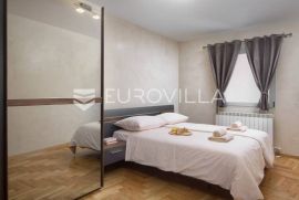 Istra, Pula, najam prekrasnog stana s jednom spavaćom sobom u centru grada i pogledom na more, Pula, Kвартира