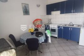 Šolta, apartmanska kuća prvi red do mora, Šolta, Kuća