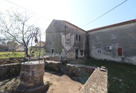 Istra, okolica Barbana, kamena kuća za adaptaciju,, Barban, Дом
