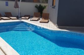 Istra, Fažana, Valbandon, dvije samostojeće kuće za odmor sa bazenima, saunom, jacuzzi, 12 spavaćih soba,  800 metara od plaže, Fažana, Casa