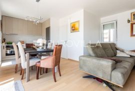 Žnjan, moderan penthouse s prekrasnim pogledom na more, Split, Apartamento