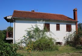 Pazin, kuća s prostranom okućnicom na mirnoj lokaciji., Pazin, Σπίτι