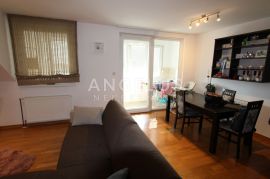 Sesvete, Bjelovarska - 1.850 €/m2, 3 sobni stan, 92 m2, Sesvete, Appartment