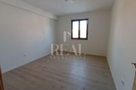 Pomer stan 85m2, 2ss+db, veća terasa , dva parkirna mjesta !, Medulin, Apartamento