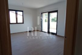 Pomer stan 85m2, 2ss+db, veća terasa , dva parkirna mjesta !, Medulin, Apartamento