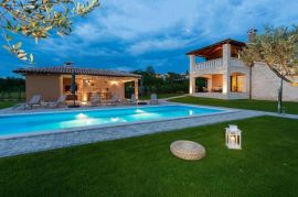 Predivna villa sa bazenom i velikom okućnicom, Poreč, Istra, Poreč, Kuća