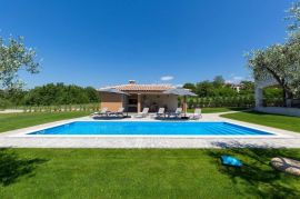 Predivna villa sa bazenom i velikom okućnicom, Poreč, Istra, Poreč, بيت