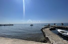 ZADAR, VIR - Kuća s prostranim zemljištem na 50m od mora, Vir, House