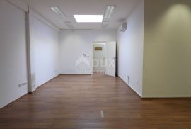 RIJEKA, MLAKA-  poslovni prostor 63 m2 za zakup/ najam - broj 17, Rijeka, Commercial property