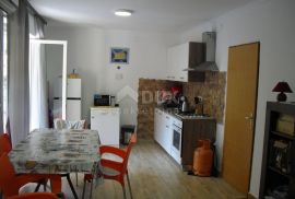 OTOK KRK, GRAD KRK (OKOLICA) - Samostojeća kuća sa 2 stana, Krk, House