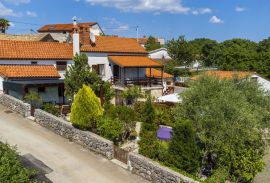 OTOK KRK, VRBNIK (okolica) - Kuća s bazenom i jacuzzijem, Vrbnik, Kuća