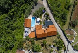 OTOK KRK, VRBNIK (okolica) - Kuća s bazenom i jacuzzijem, Vrbnik, House