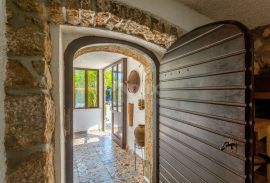 OTOK KRK, VRBNIK (okolica) - Kuća s bazenom i jacuzzijem, Vrbnik, House