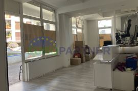 Poslovni prostor na vrlo atraktivnoj lokaciji u Rovinju, Rovinj, Commercial property