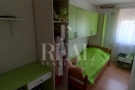 Prodaja kuće u nizu s garažom  u Kostelju P+1  108 m2, Crikvenica, House