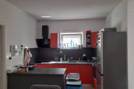 Crikvenica - naselje Benići, komotan stan 3S + DB, veličine preko 75 m2, prodaje se, Crikvenica, Appartement