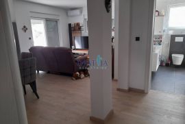 Crikvenica - naselje Benići, komotan stan 3S + DB, veličine preko 75 m2, prodaje se, Crikvenica, Appartment