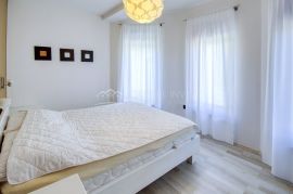 Vila sa 8 zasebnih apartmana u Pješčanoj uvali, Istra, Medulin, Σπίτι