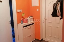 NOVI VINODOLSKI - stan na dobroj poziciji blizu mora, Novi Vinodolski, Appartement