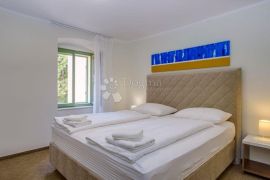 LOŠINJ, HOTEL NA ZAVIDNOJ RAZINI I SAVRŠENOJ LOKACIJI, Mali Lošinj, Propiedad comercial