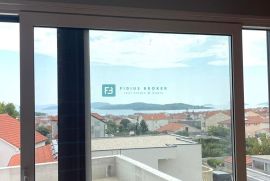 VODICE, novo, moderna kuća, krovna terasa, pogled na more, S2, Vodice, Famiglia