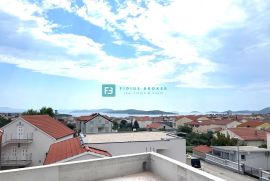 VODICE, novo, luksuzna kuća, krovna terasa, pogled na more, S2, Vodice, Casa