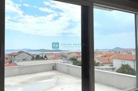 VODICE, novo, moderna kuća, krovna terasa, pogled na more, S2, Vodice, Σπίτι