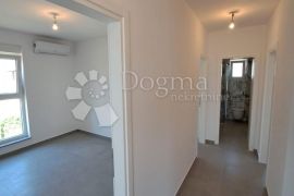 SUKOŠAN - PENTHOUSE S5 2. KAT S POGLEDOM NA MORE, 100M OD MORA, Sukošan, Appartement