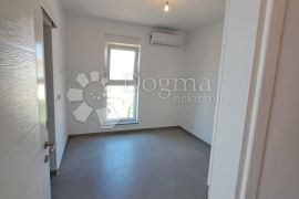 SUKOŠAN - PENTHOUSE S5 2. KAT S POGLEDOM NA MORE, 100M OD MORA, Sukošan, Apartamento