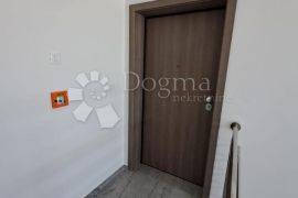 SUKOŠAN - PENTHOUSE S5 2. KAT S POGLEDOM NA MORE, 100M OD MORA, Sukošan, Appartment