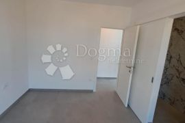 SUKOŠAN - PENTHOUSE S5 2. KAT S POGLEDOM NA MORE, 100M OD MORA, Sukošan, Apartamento