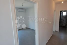 SUKOŠAN - PENTHOUSE S5 2. KAT S POGLEDOM NA MORE, 100M OD MORA, Sukošan, Apartamento