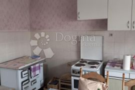 Kuća u centru Krapine sa 1.053m² okućnice, Krapina, House