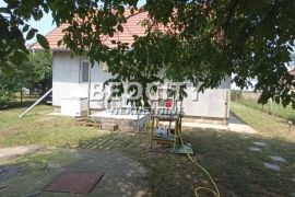 Pećinci, Pećinci, Proletersko naselje, 2.5, 82m2, Pećinci, Casa