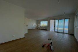 RIJEKA, KOSTRENA – ekskluzivna duplex vila s infinity bazenom, garažom, vrtom, panoramskim pogledom na more, Kostrena, Haus