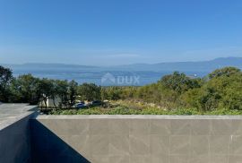 RIJEKA, KOSTRENA – ekskluzivna duplex vila s infinity bazenom, garažom, vrtom, panoramskim pogledom na more, Kostrena, Σπίτι