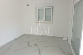 RAB-NOVOGRADNJA, 1S+DB OD 47 m2, PARKING, Rab, Appartamento