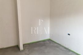 RAB-NOVOGRADNJA, 1S+DB U PRIZEMLJU OD 47 m2, PARKING, Rab, Wohnung