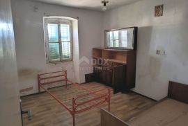 ISTRA, VALBANDON - Istarska kuća s vrtom + građevinsko zemljište 1917 m2 - BLIZINA MORA!!, Fažana, House