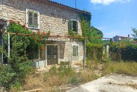 ISTRA, VALBANDON - Istarska kuća s vrtom + građevinsko zemljište 1917 m2 - BLIZINA MORA!!, Fažana, Casa