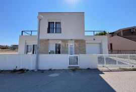 OTOK VIR -  Moderna vila sa bazenom 100m od mora, Vir, Famiglia