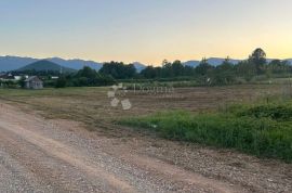 ZEMLJIŠTE U BLIZINI CENTRA MIRNA LOKACIJA POGLED NA VELEBIT, Gospić, Arazi