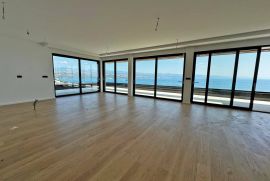 OPATIJA, penthouse s pogledom na more i krovnom terasom s bazenom (S3), Opatija, Daire