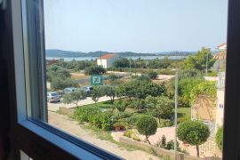 VODICE, novogradnja, 1. kat, 400 m od plaže, pogled na more, Vodice, Apartamento